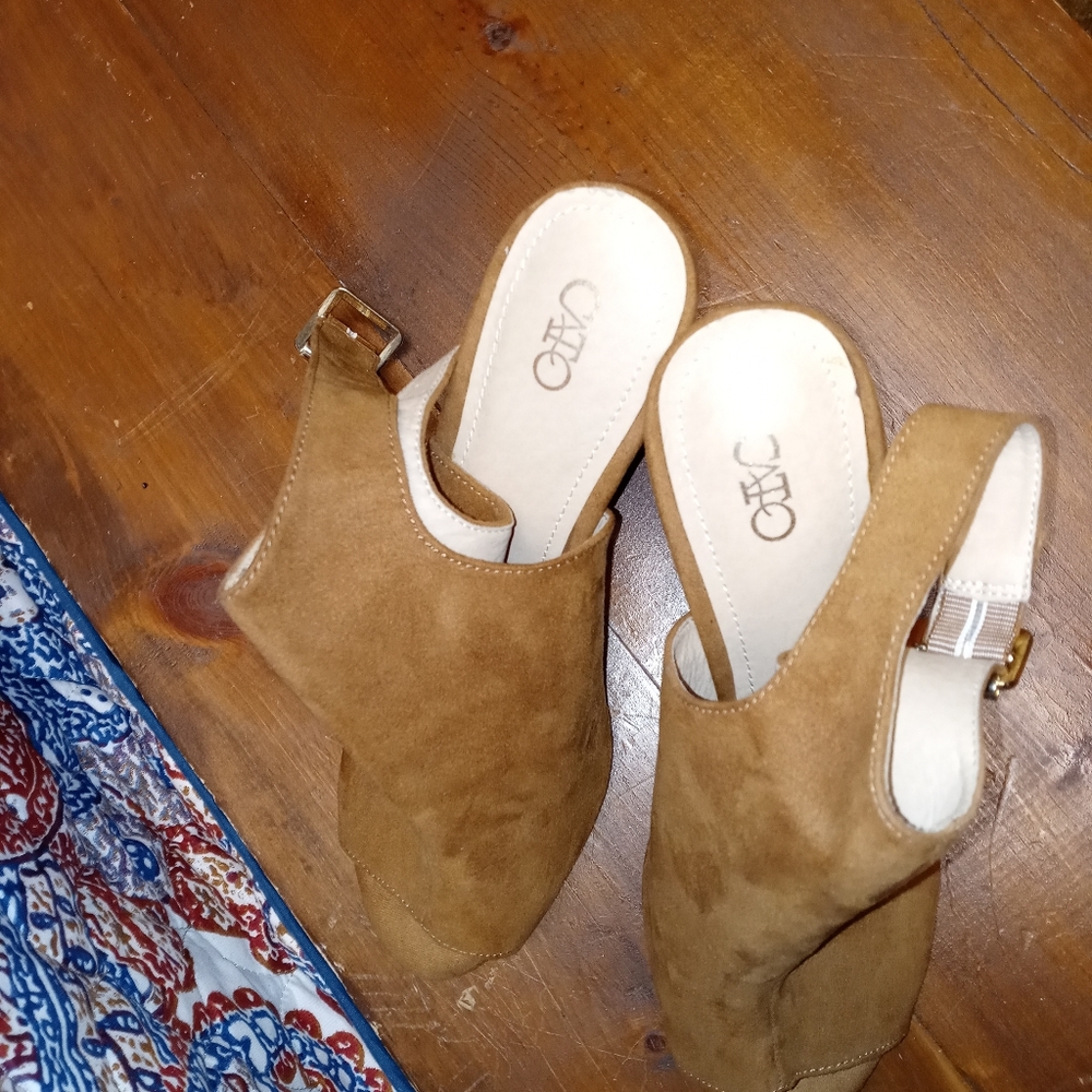 Shoes - Picture 4 of 5